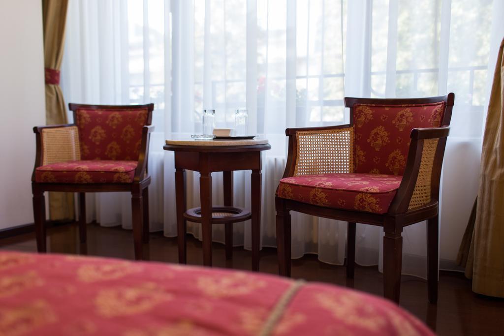 Vila Paris Boutique Hotel Bucarest Esterno foto