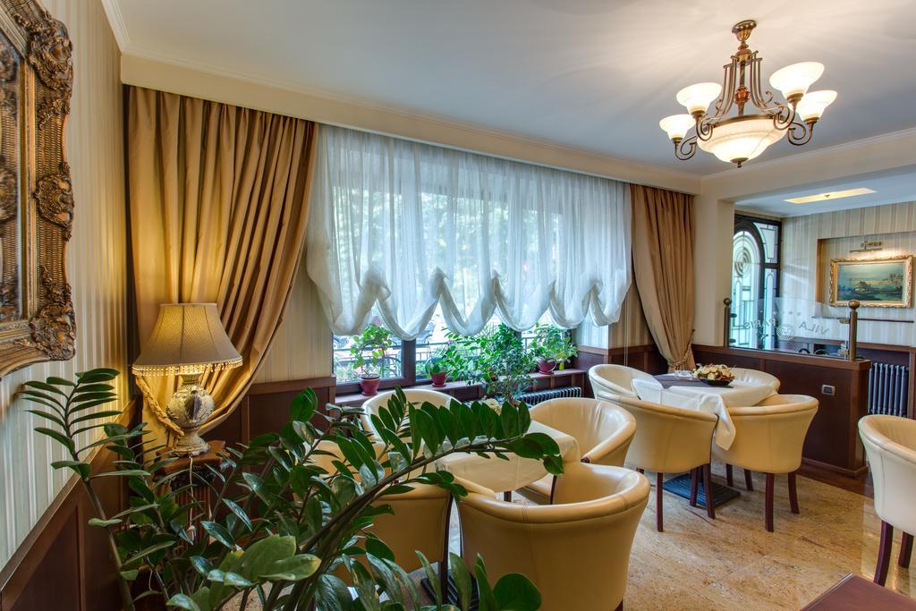 Vila Paris Boutique Hotel Bucarest Esterno foto
